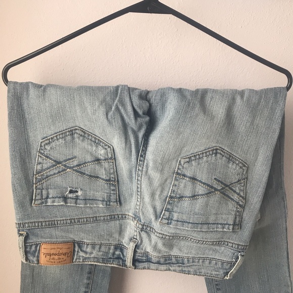 distressed jeans - Picture 4 of 4